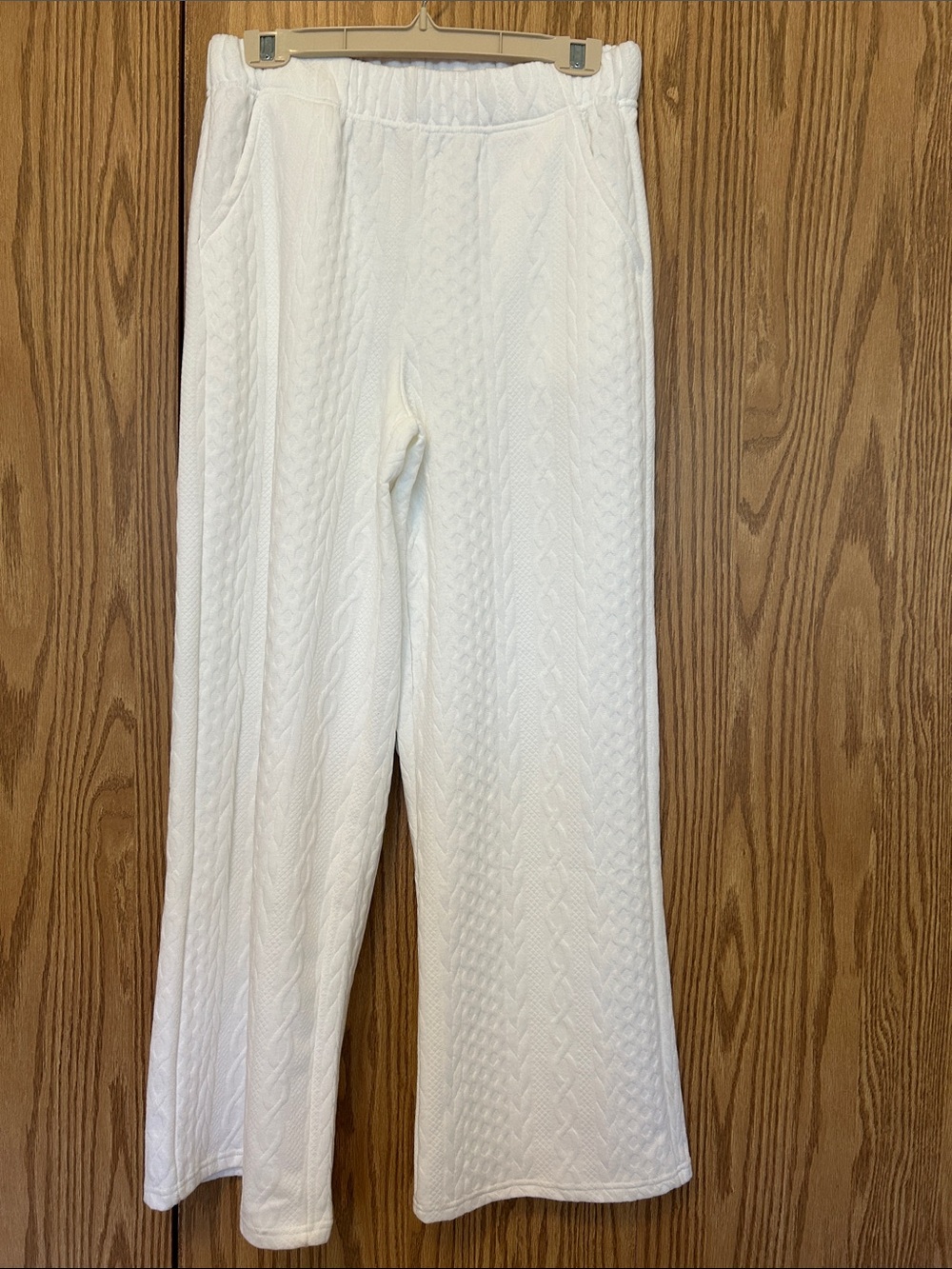 NWOT shaped by design Cozy Cable-Knit Wide-Leg Pants - White size medium